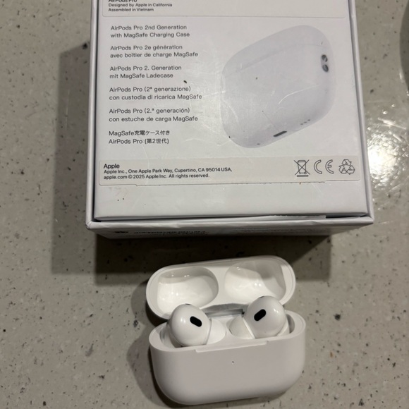 Apple AirPods Pro (2nd Generation) with MagSafe Charging Case - White